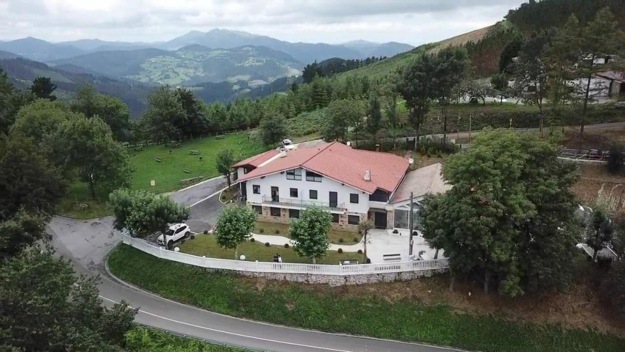 Ixua Hotela Eibar Bagian luar foto
